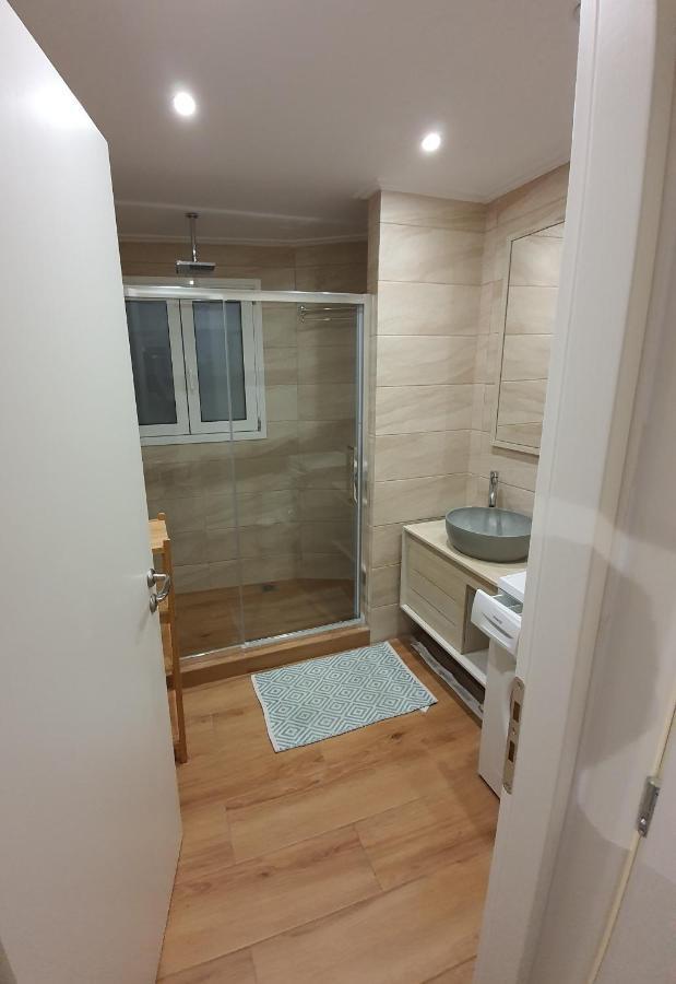 Seaview Apartment In Theheart Of Loutraki Exteriör bild